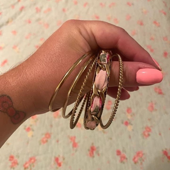 Bracelets - Picture 1 of 1